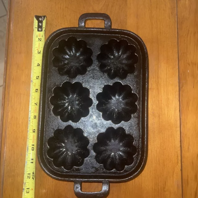 VINTAGE CAST IRON 6 CORNBREAD MUFFIN GEM PAN Baking Large Muffins