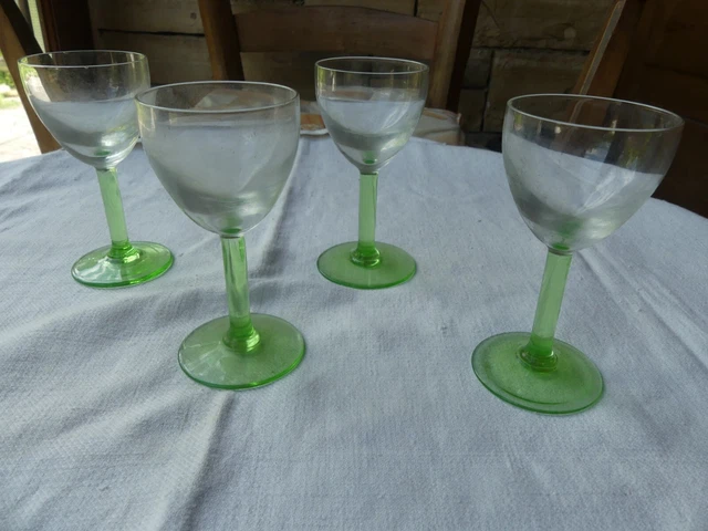 7 VERRES BALLONS à PIEDS en VERRE avec Fine FRISE Gravée déco TABLE