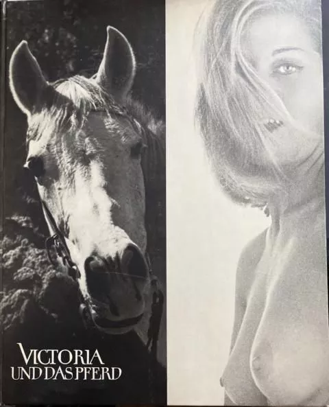 Victoria und das Pferd. Mit teils doppelblattgroßen Aktaufnahmen. Massart, Georg