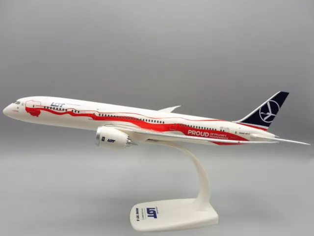 LOT POLISH AIRLINES Boeing 787-9 1/200 Herpa Snap Fit 613781 PROUD INDEPENDENCE