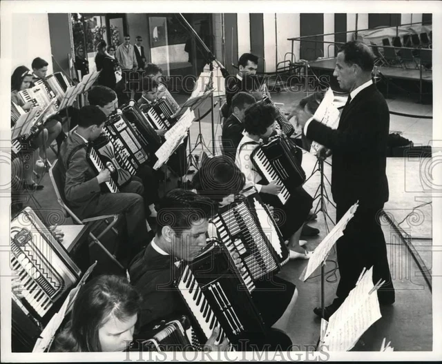 1965 Press Photo Accordionists The Fascinating Stios perform at NY World's Fair