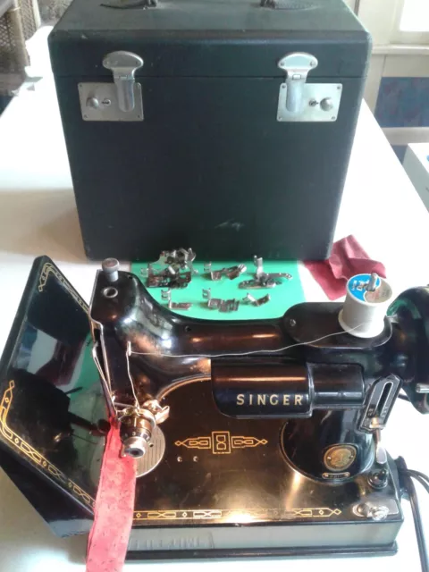 1957 SINGER FEATHERWEIGHT Sewing Machine #221 with Case