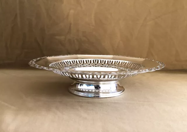 Grande coupe ajourée sur piedouche en métal argenté poinçonné Plat Table 29 cm