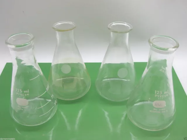 Lot Of (2) PYREX 125ml Erlenmeyer Glass Flasks 1-Graduated 1-Not Graduated b166