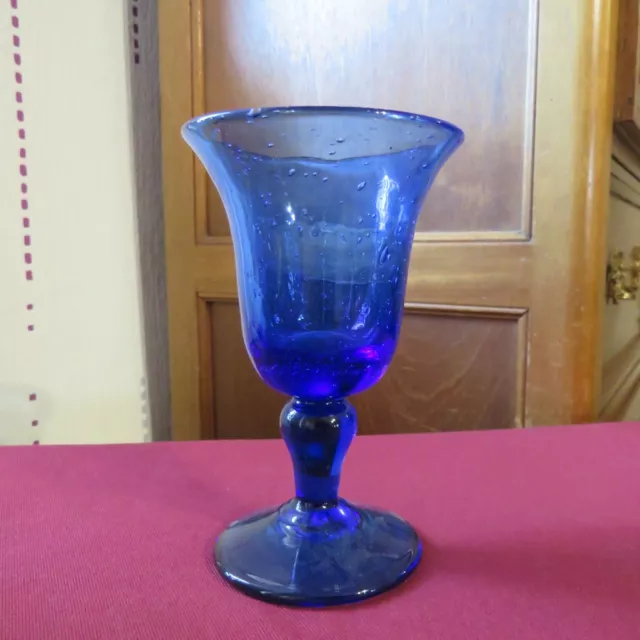 1 Cristal de Vino de Cristal Soplado Y Burbuja Color Azul Firmado Biot