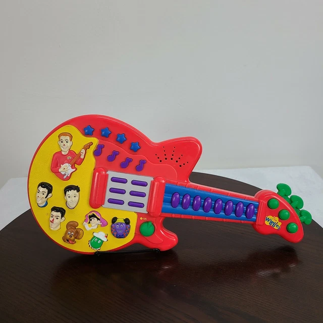 SPIN MASTER THE Wiggles Play Along Red Guitar Toy Spin Master 2003 22.