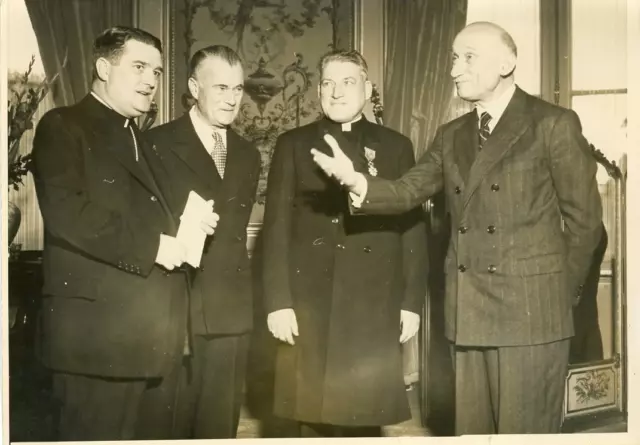 MM. Robert Schuman, Mgr Rj Cushing, Jefferson Caffery et Mgr Mattew Brady Vintag