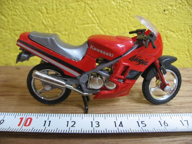 1/12 maquette KAWASAKI GPZ 900R - AOSHIMA - AOS06312