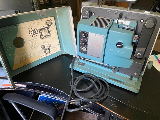 Vintage BELL & HOWELL 552 Filmosound Specialist 16mm Projector