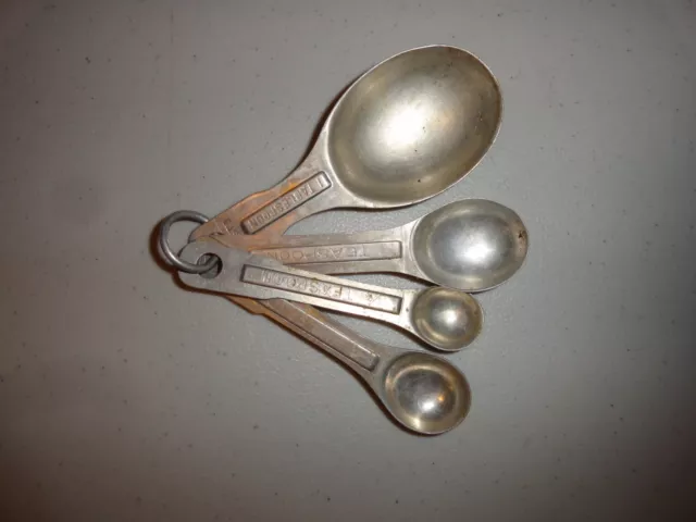 https://www.picclickimg.com/etQAAOSwuUVlSF8u/US-Std-Aluminum-Measuring-spoons-OLD.webp