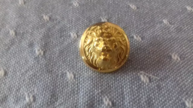 BOUTON ANCIEN   DORE   TETE DE LION  EN RELIEF   1 € LA PIECE  MESURE 17 mm