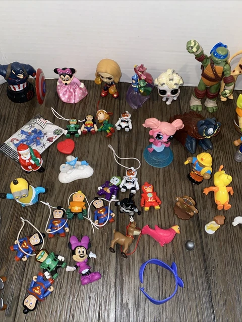 RANDOM LOT OF PVC & Plastic Toy Vintage & Modern Action Figures. (Lot 2 ...