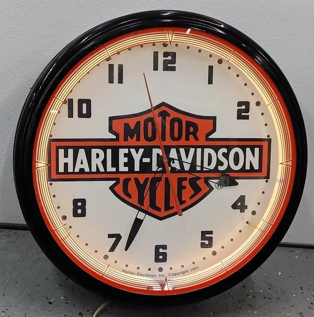 VINTAGE HARLEYDAVIDSON MOTORCYCLE Dealer Neon Wall Clock NICELOOKING