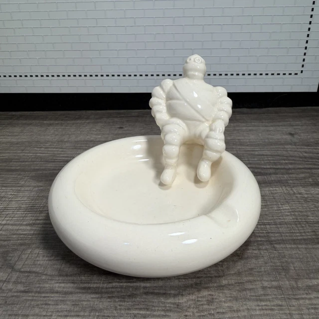 Cendrier Michelin En Céramique Blanche - Bibendum Assis - Vintage - Occasion