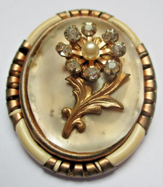 broche couleur vieil or ancien bijou vintage cabochon perle rouge rubis