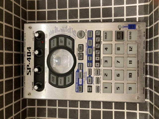 Roland SP-404 Sampling Workstation Vérifié Testé Fonctionnement Utilisé
