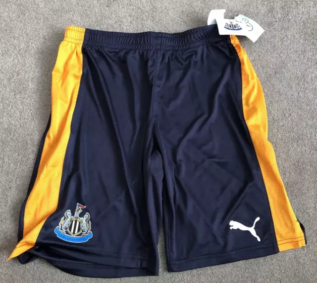 NEWCASTLE UNITED 2016/17 Away  Football Shorts Puma BNWT Mens Small S