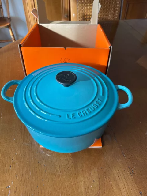 Le creuset cast iron round casserole 22cm