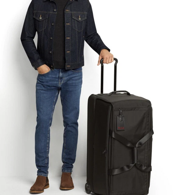 Tumi Alpha 3, 22" Expandable 4 Wheeled Carry-On - Black (1171541041)