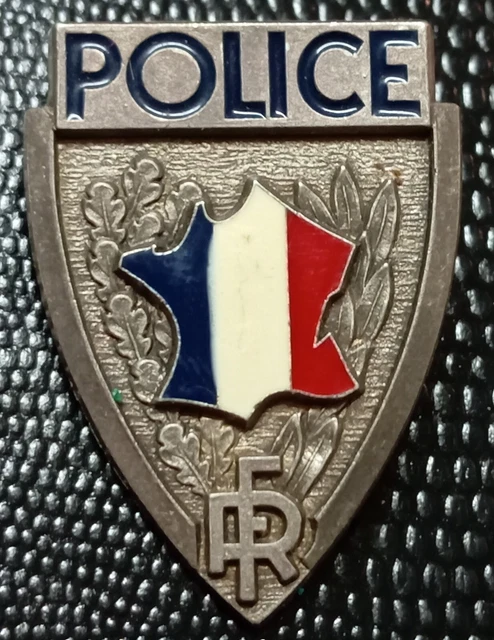 Police : Insigne de képi commissariat 6eme arrondissementde Paris