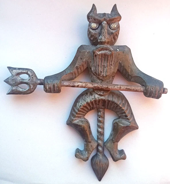 Diablillo. Panel de pared, bajorrelieve, estatuilla de madera. Altura 24 cm...