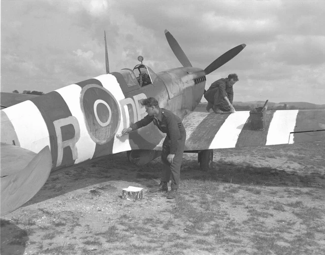 PHOTO 10 x 8"  SUPERMARINE SPITFIRE