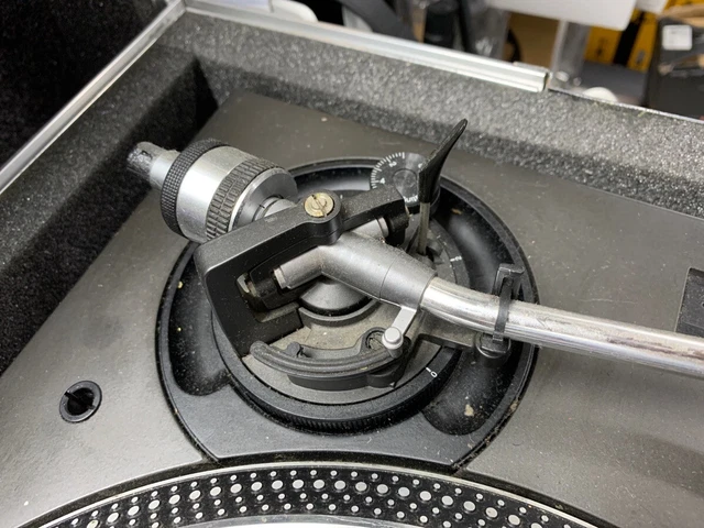Technics Quarts Direct Drive DJ Turntable SL-1210 MK5 w Hard Case (E10028319) 3