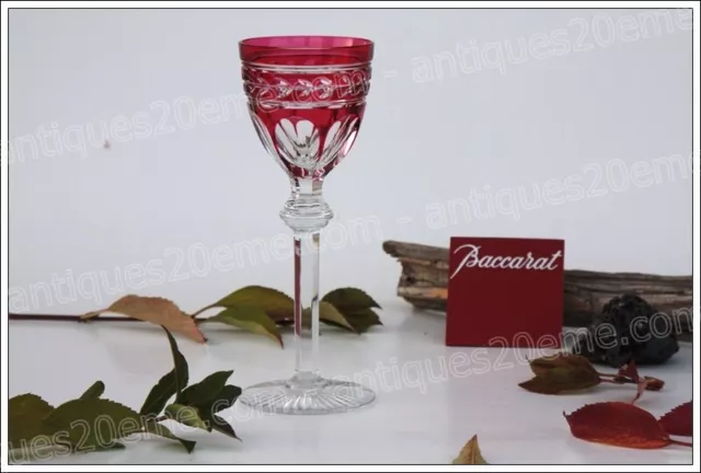 Verre à vin du Rhin en cristal de Baccarat modèle Jonzac rose - Roemer glass