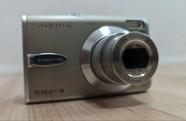 FUJIFILM　FINEPIX　F30fd Fujifilm F30 Review - Design