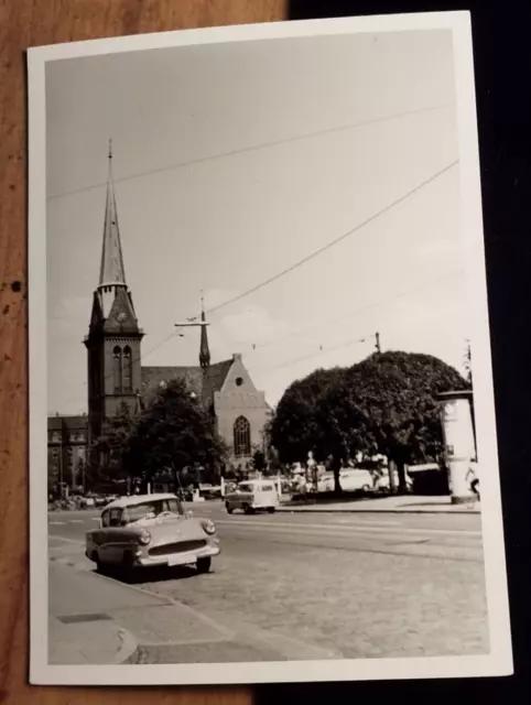 Bremerhaven Lehe Paulus Kirche - Auto Oldtimer ca. 1950/60er Jahre / Foto
