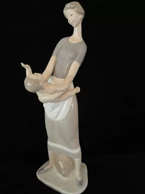 BEAUTIFUL LLADRO FIGURINE “MOTHERHOOD” 4575 RETIRED 13” Tall MIB