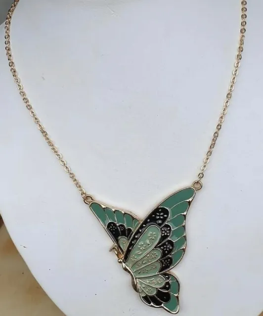 Ladies Butterfly Necklace really pretty brand new