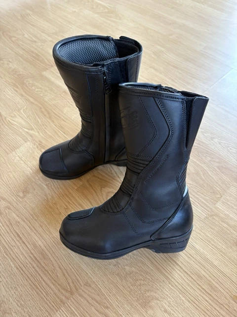 Modeka Nicoletta Lady Büse D90 Damen Motorradstiefel – Mit 6cm