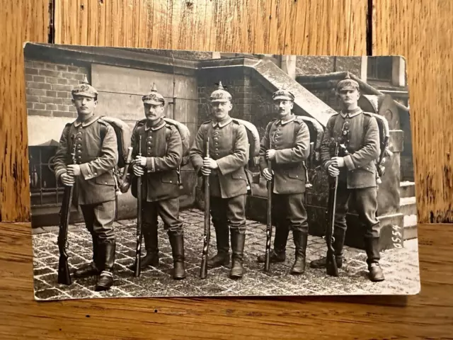 Alte AK "Soldaten 1. Weltkrieg"  1917 Feldpost