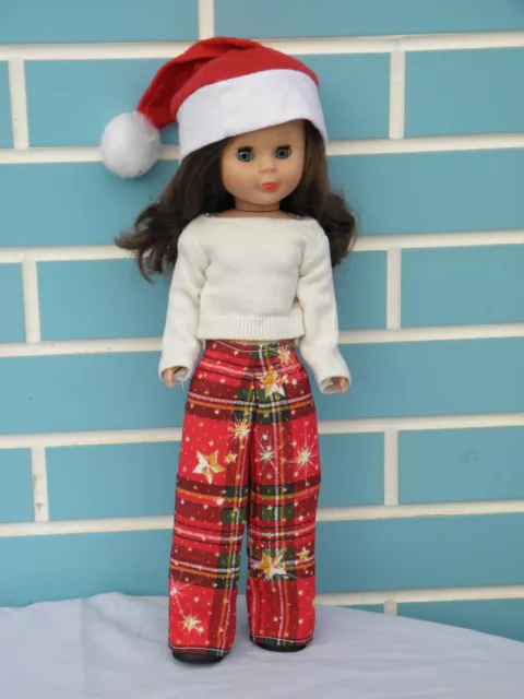 Muñeca Kika o Pepa castaña vestida de Navidad, navideña, molde de Nancy Famosa