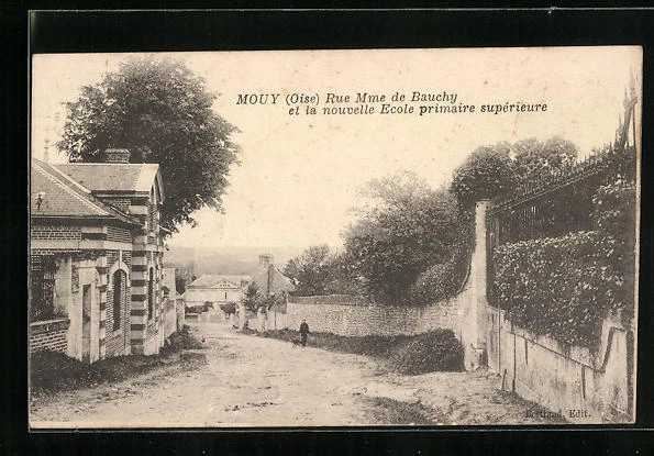 CPA Mouy, Rue Madame de Bauchy and the new Higher Primary School