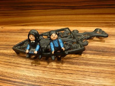 Cast iron trivet along with pair cast iron sitting figurines 4" [Y6-W7-A8]