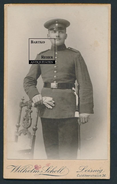 Foto ca. 1910 Leisnig dt. Soldat in Uniform m. Schirmmütze + Bajonett u Portepee