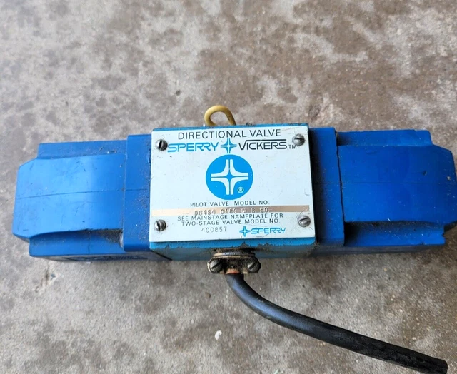 Sperry Vickers Directional Valve Pilot DG4S4 0180  W B 50 Not Tested/ Parts ?
