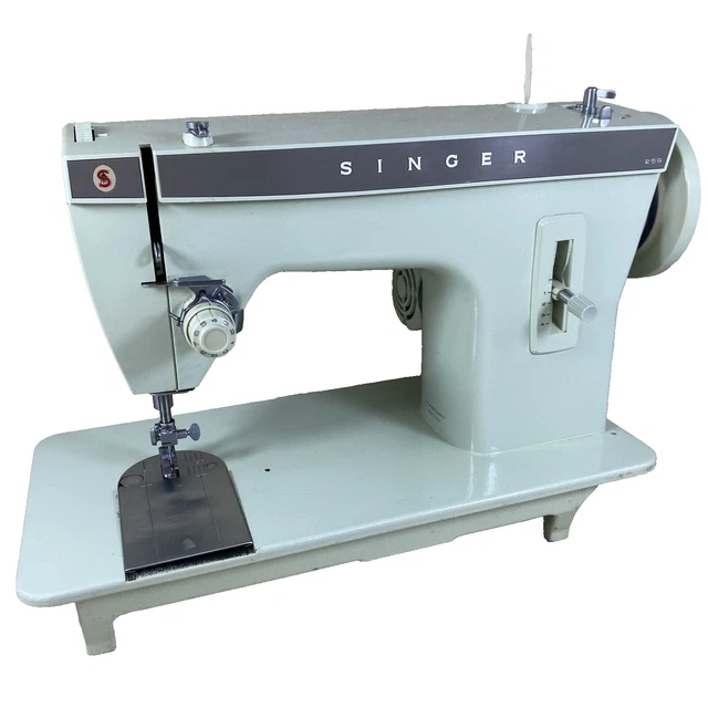 Machine À Coudre - Singer Ancienne À Pédale Avec Son Meuble Hem 59510