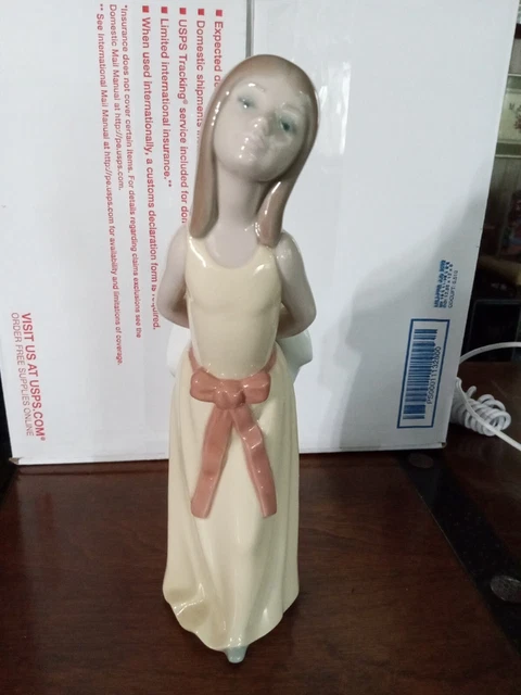 Lladro Naughty Girl With Hat #5006 (9 1/2" Tall) Lladro Naughty Girl With Hat #5006 (9 1/2" Tall)