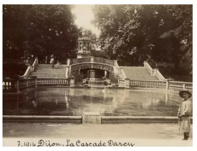 France, Dijon, La Cascade Darcy vintage silver print,  Tirage argentique  8x