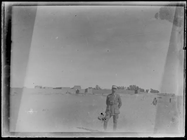 Plaque verre photo ancienne noir et blanc négatif 9x12 cm soldat désert glass