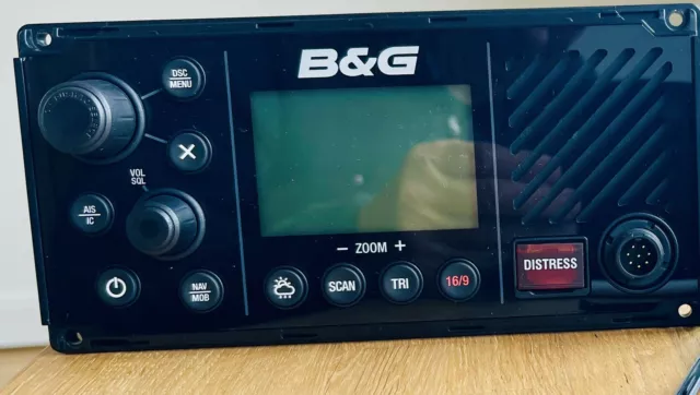 B&G V60 Funkgerät mit AIS Empfang