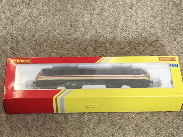 Hornby 00 Gauge R3585 Intercity Class 90 Locomotive 90135 Train Model Railway