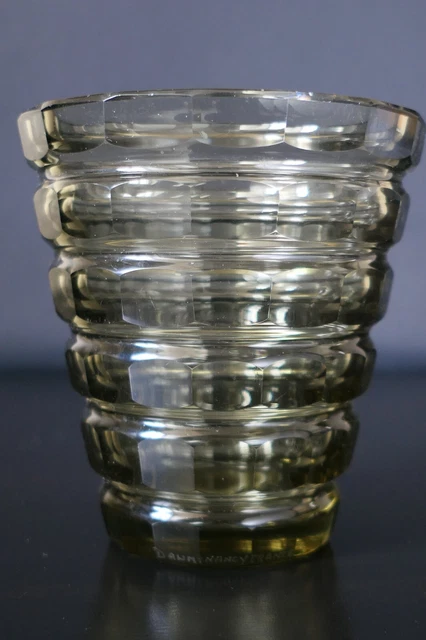 Vase fuseau en verre fumé à décor appliqué de fleurs de plâtre