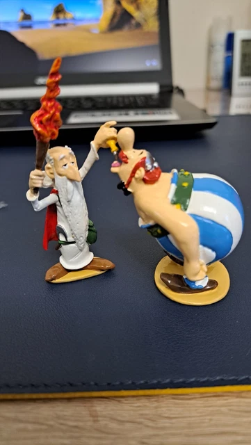 OBELIX : UNE, DEUX, TROIS GOUTTES figurines de collection