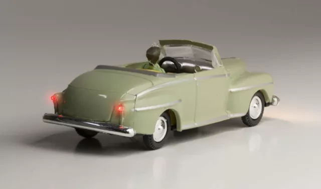 Woodland Scenics JP5594 HO Scale Just Plug Lighted Vehicle - Cool Convertible 2