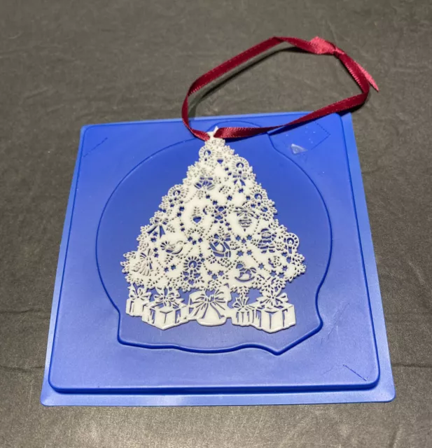 Corning Collectibles White Glass Etched Christmas Tree Ornament in Box Beautiful