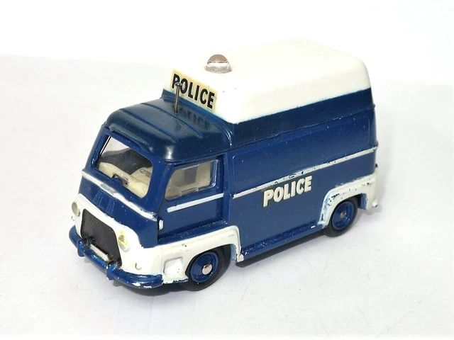 Location RENAULT Estafette Gendarmerie de 1977 pour mariage - Rhône